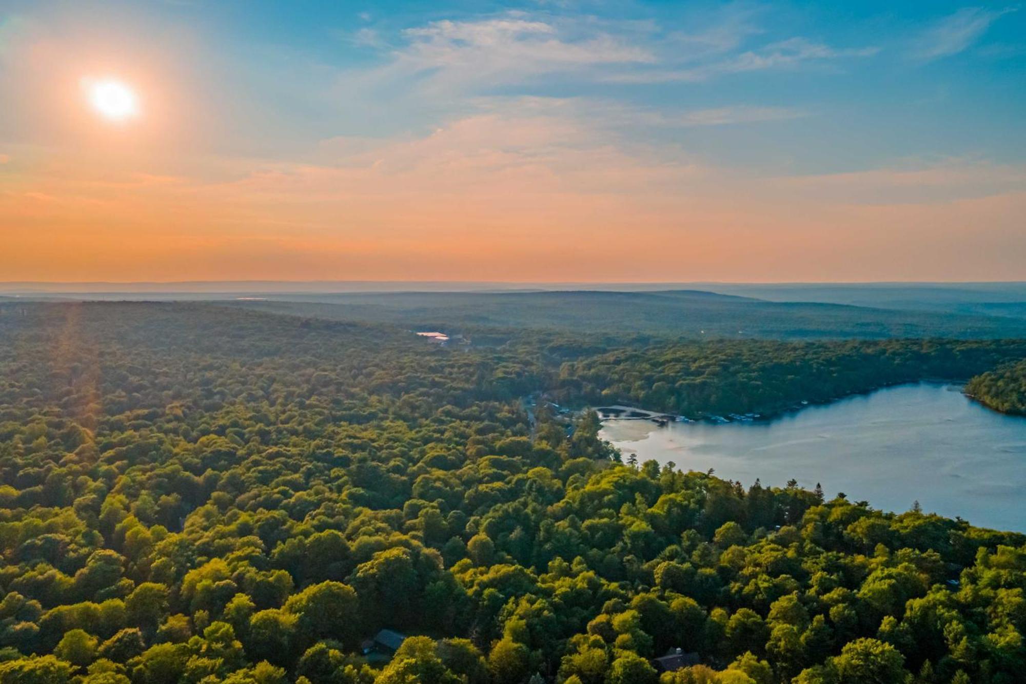 Poconos Ski Retreat With Sauna, Hot Tub, And Game Room Lake Harmony Exteriér fotografie