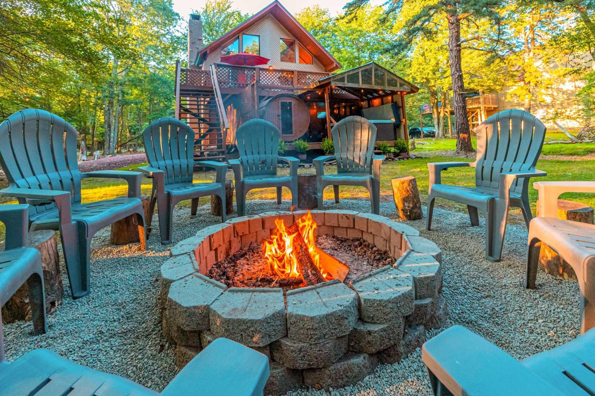 Poconos Ski Retreat With Sauna, Hot Tub, And Game Room Lake Harmony Exteriér fotografie