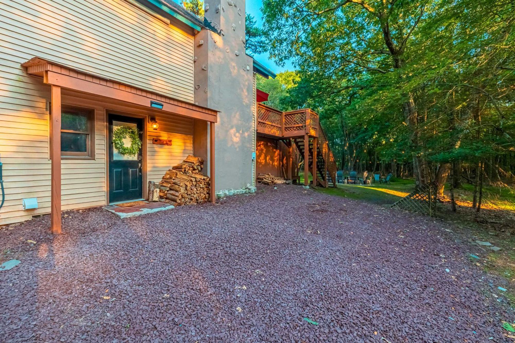 Poconos Ski Retreat With Sauna, Hot Tub, And Game Room Lake Harmony Exteriér fotografie